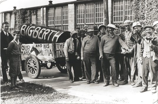 Photograph of striking furniture workers in Stratford in 1933.